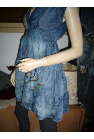 robe modèle « Vuelo Patch » - collection printemps/été 2011