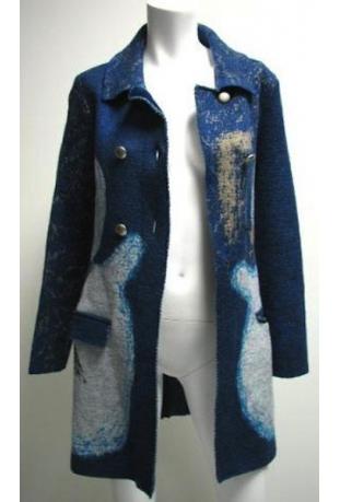 LOUISE DELLA : manteau modèle "Boule de neige" automne/hiver 2011-2012