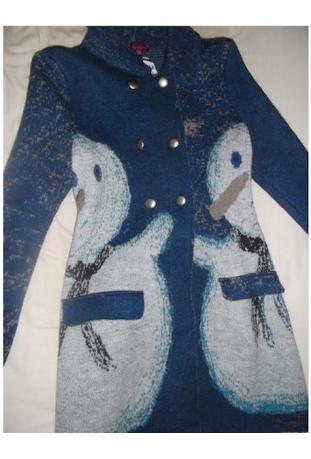 LOUISE DELLA : manteau modèle "Boule de neige" automne/hiver 2011-2012