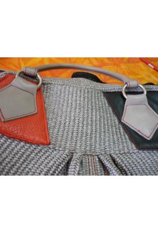 SAVE THE QUEEN : sac à main modèle  "SQ8642"