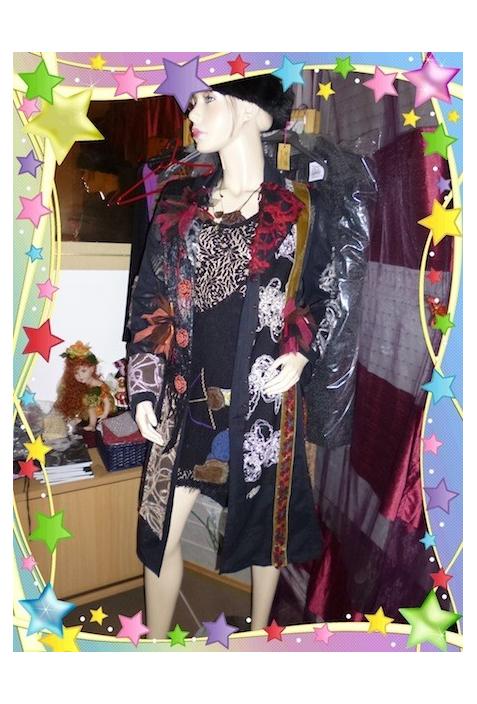 SAVE THE QUEEN : manteau modèle "arabesques" collection hiver 2011-2012