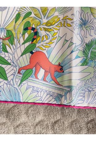 Foulard HERMÈS intitulé « COSMOGRAPHIA UNIVERSALIS » neuf dans sa boîte