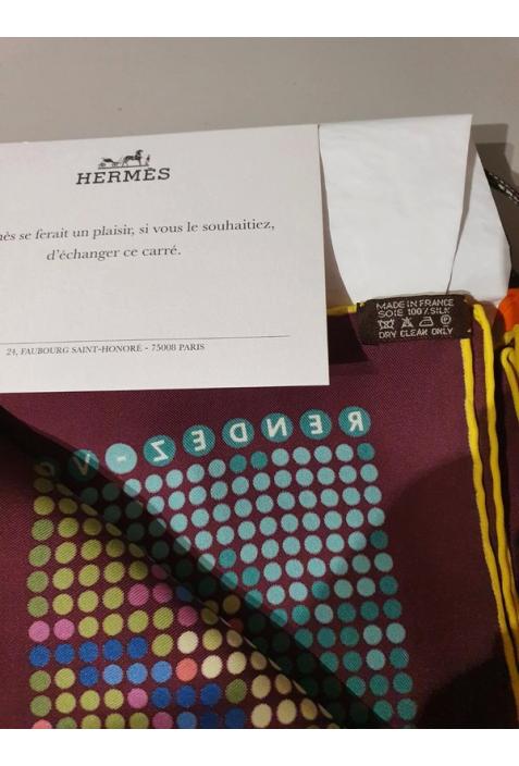 Foulard HERMES intitulé "RENDEZ-VOUS AU 24 " neuf avec certificat dans sa boîte !