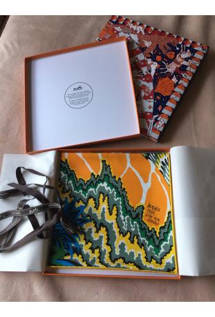 Foulard Hermès intitulé « The three graces for l’ile aux clowns » - Edition limitée à 100 ex : TRES RARE !