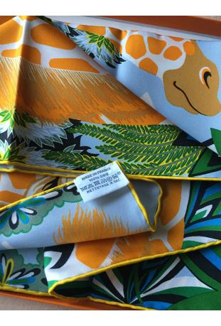 Foulard Hermès intitulé « The three graces for l’ile aux clowns » - Edition limitée à 100 ex : TRES RARE !