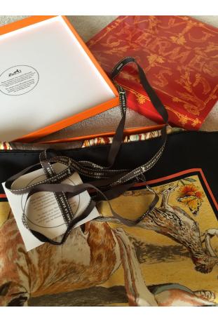 Foulard Hermès intitulé "Concours d'élégance - 1885 - limousines - EXTREMEMENT RARE ET RECHERCHE !