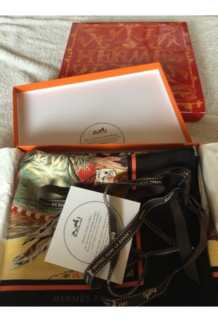Foulard Hermès intitulé "Concours d'élégance - 1885 - limousines - EXTREMEMENT RARE ET RECHERCHE !
