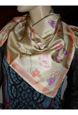 foulard Salvatore Ferramo «coeurs et trèfles » nouvelle collection