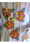 robe brodée roses