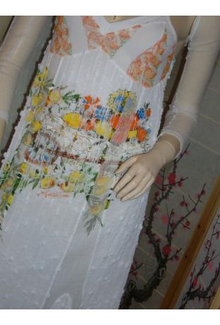 robe + cache épaule fond blanc