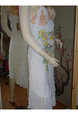 robe + cache épaule fond blanc