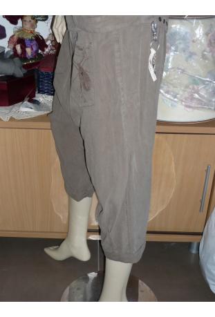 pantalcourt modèle « Fidis » - Collection printemps/été 2011